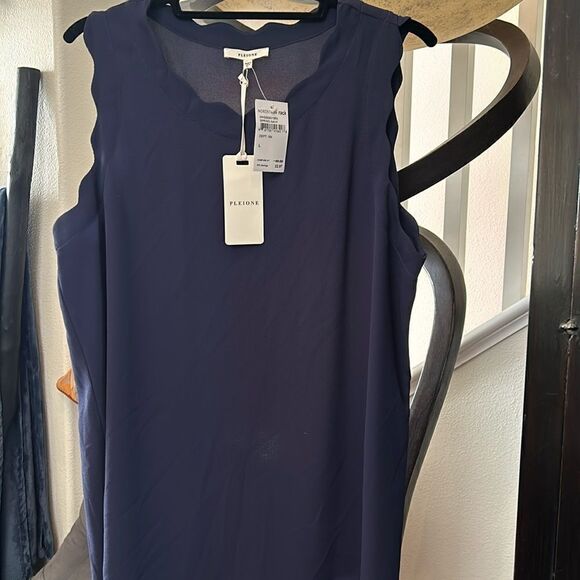 New navy shell tank with scallop sleeves - Picture 1 of 2